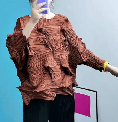 25 Minimalist Capsule Wardrobe Essentials 2026 | Timeless Pieces Every Woman Needs 4 Close-up of a high-stretch, pleated women's t-shirt in various vibrant colors like rose red, black, and royal blue, showcasing the detailed fabric texture and modern loose-fit cut for a 2026 fashion aesthetic.